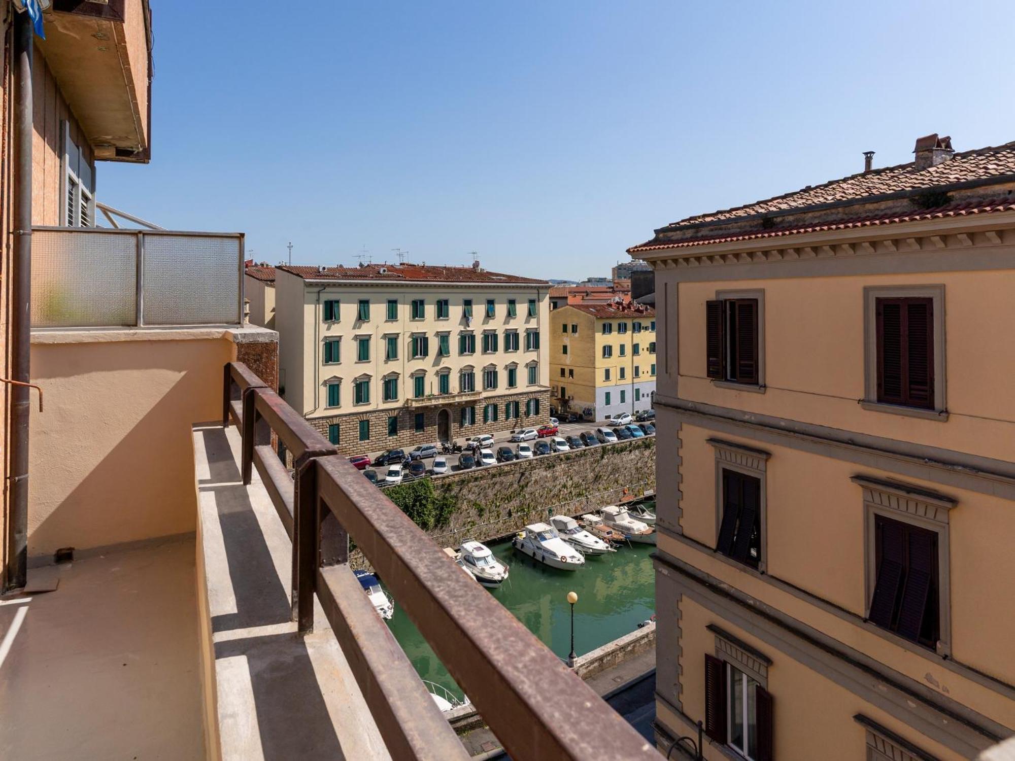 Livorno Central And Modern 2 Apts & 1 Room! Exterior photo