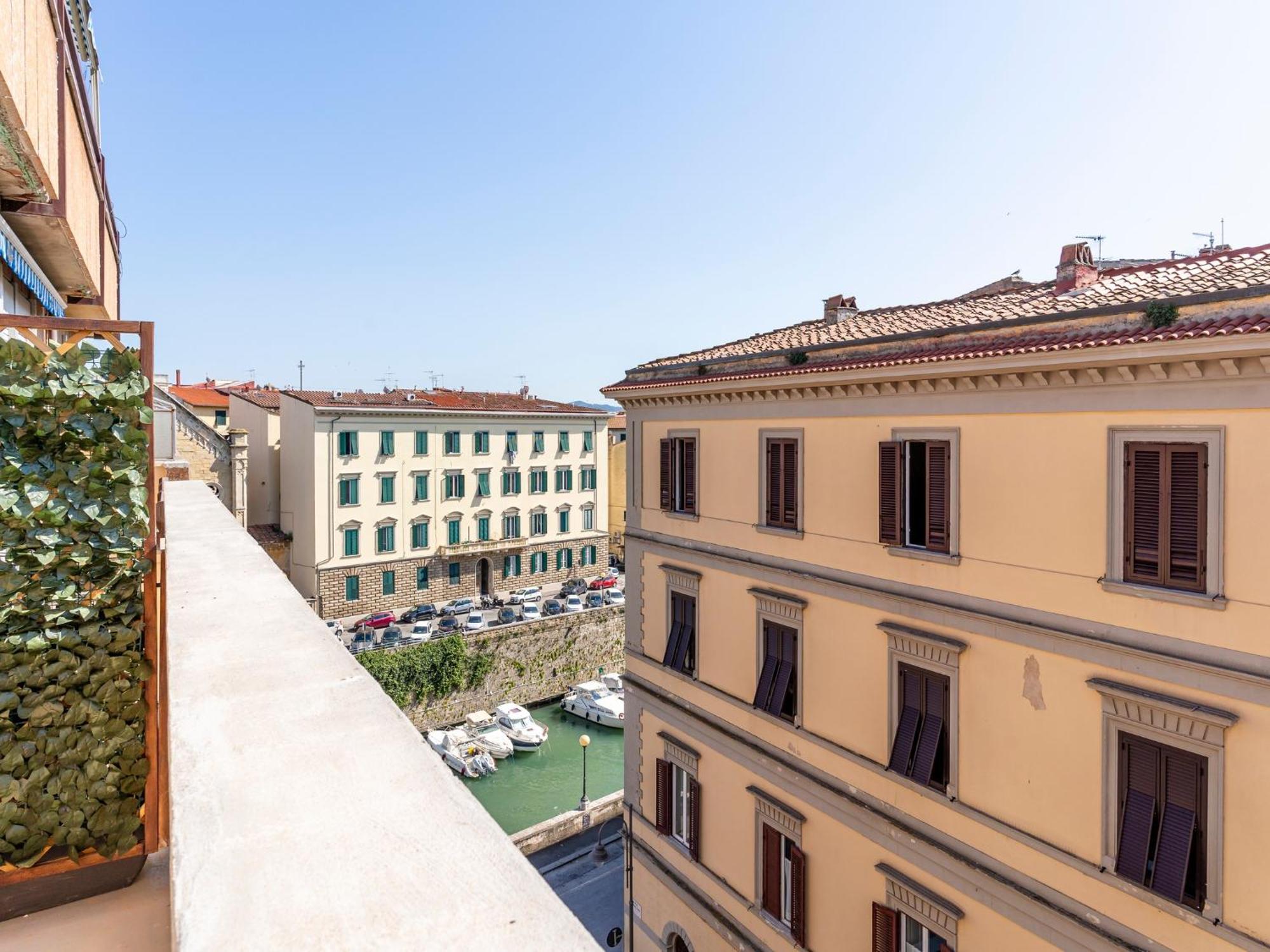 Livorno Central And Modern 2 Apts & 1 Room! Exterior photo
